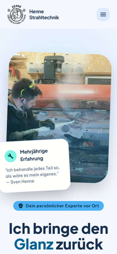 henne-trockeneis.de auf dem Handy: Foto vom Trockeneisstrahlen, darunter die Überschrift „Ich bringe den Glanz zurück“