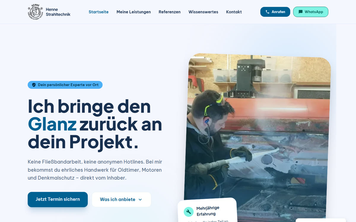 Startseite von henne-trockeneis.de mit der Überschrift „Ich bringe den Glanz zurück an dein Projekt.“ und einem Foto vom Trockeneisstrahlen